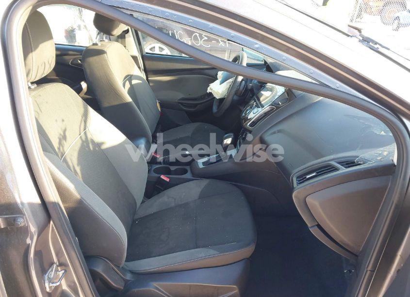 Photo 5 of 2012 Ford Focus SE (VIN 1FAHP3F21CL300499)