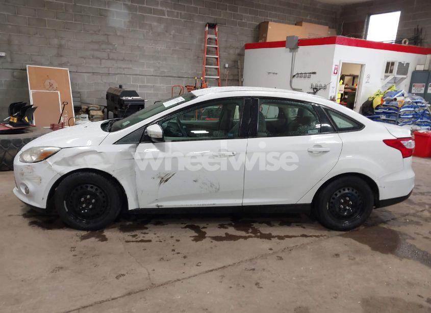 Photo 14 of 2012 Ford Focus SE (VIN 1FAHP3F21CL301085)