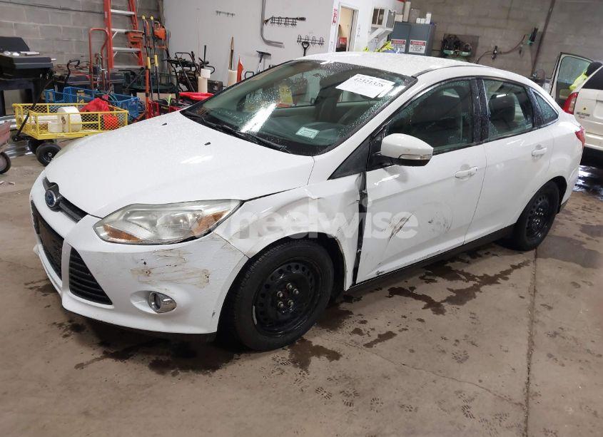 Photo 2 of 2012 Ford Focus SE (VIN 1FAHP3F21CL301085)