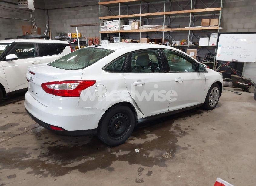 Photo 4 of 2012 Ford Focus SE (VIN 1FAHP3F21CL301085)