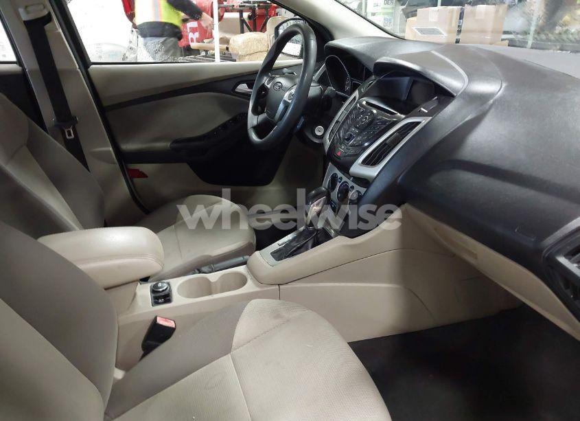 Photo 5 of 2012 Ford Focus SE (VIN 1FAHP3F21CL301085)