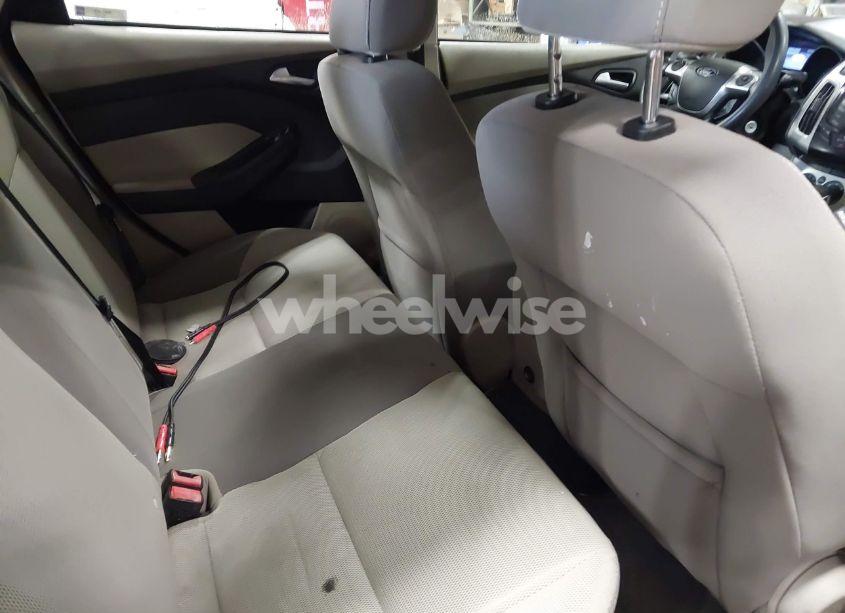 Photo 8 of 2012 Ford Focus SE (VIN 1FAHP3F21CL301085)