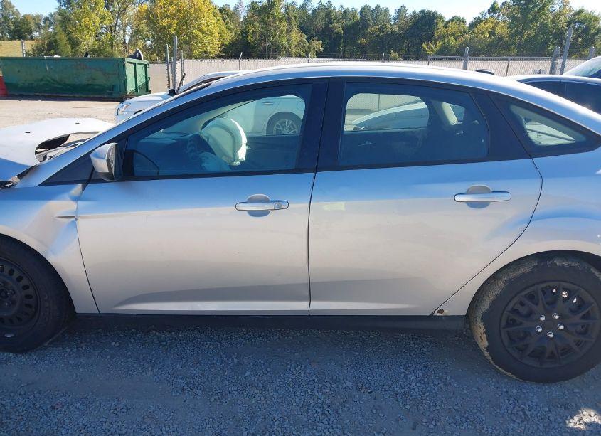 Photo 14 of 2012 Ford Focus SE (VIN 1FAHP3F21CL310854)