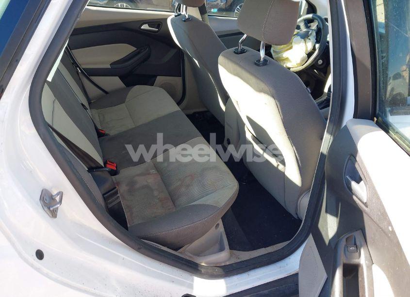 Photo 8 of 2012 Ford Focus SE (VIN 1FAHP3F21CL320753)