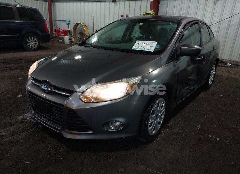 Photo 2 of 2012 Ford Focus SE (VIN 1FAHP3F21CL408430)