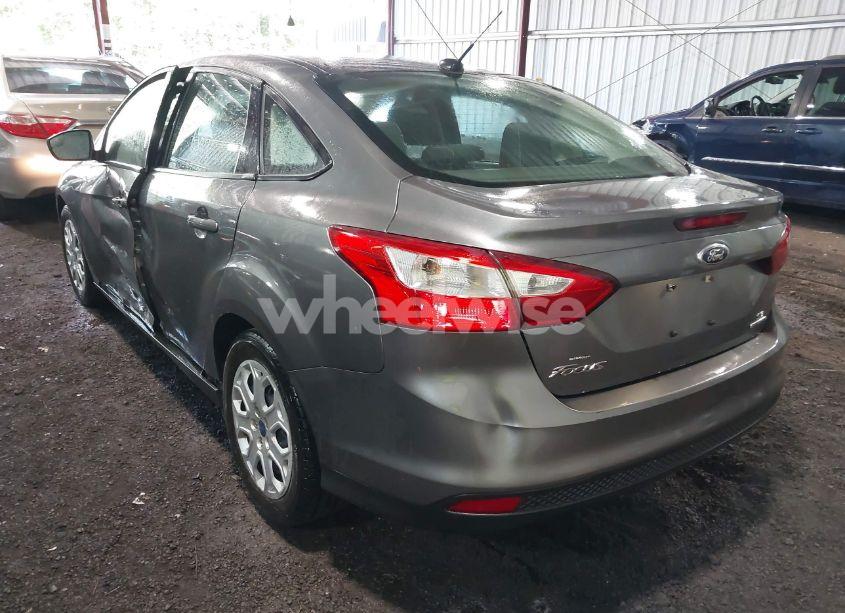 Photo 3 of 2012 Ford Focus SE (VIN 1FAHP3F21CL408430)