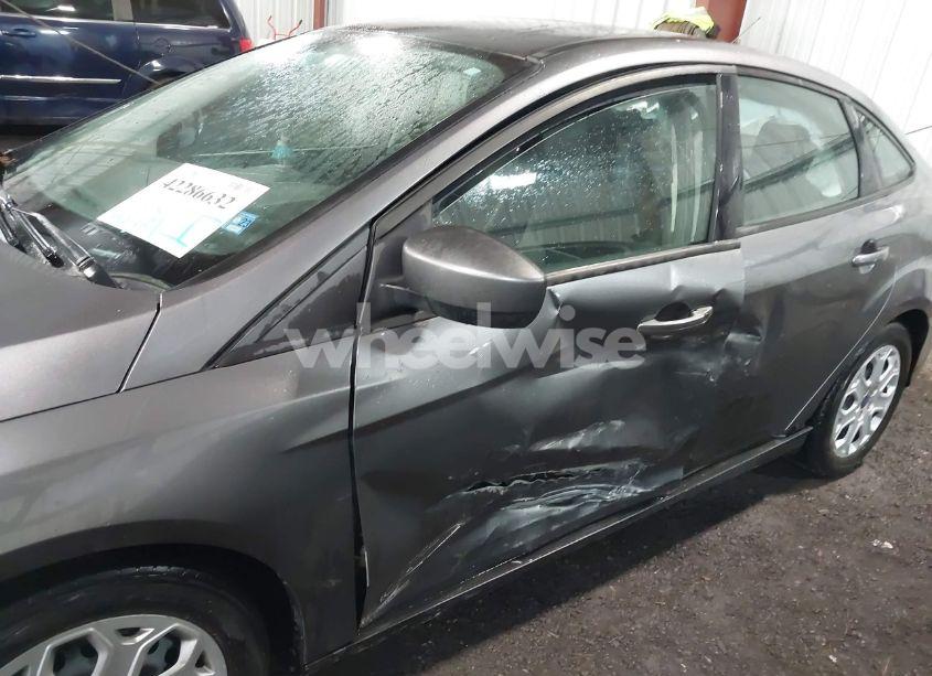 Photo 6 of 2012 Ford Focus SE (VIN 1FAHP3F21CL408430)