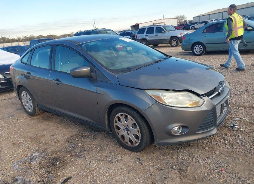 2012 Ford Focus SE (VIN 1FAHP3F21CL419976) main photo