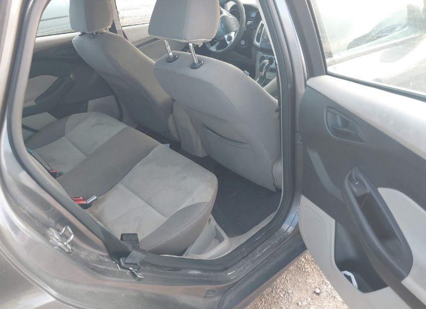 Photo 8 of 2012 Ford Focus SE (VIN 1FAHP3F21CL419976)