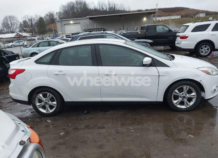 Photo 12 of 2012 Ford Focus SE (VIN 1FAHP3F21CL426278)