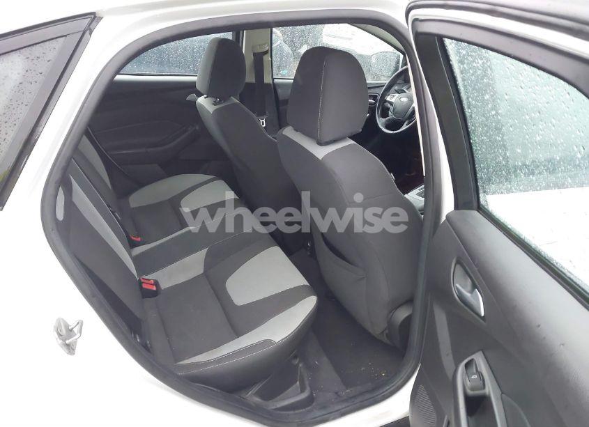 Photo 8 of 2012 Ford Focus SE (VIN 1FAHP3F21CL426278)