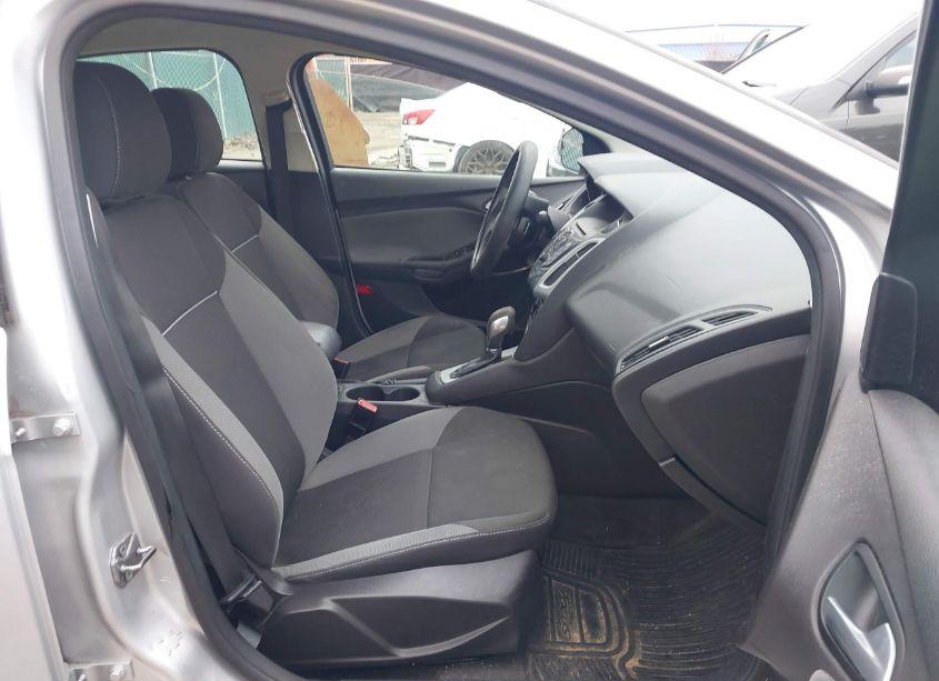 Photo 5 of 2012 Ford Focus SE (VIN 1FAHP3F21CL446918)