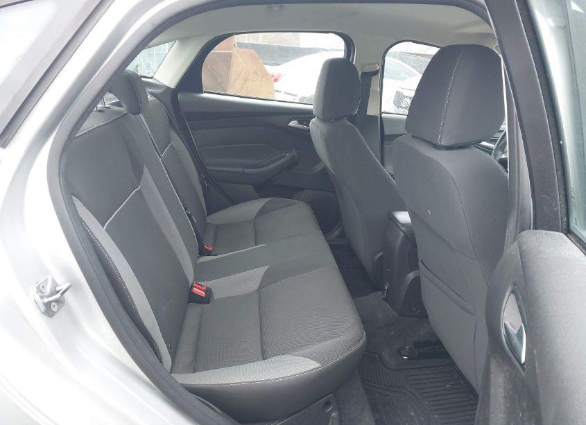 Photo 8 of 2012 Ford Focus SE (VIN 1FAHP3F21CL446918)