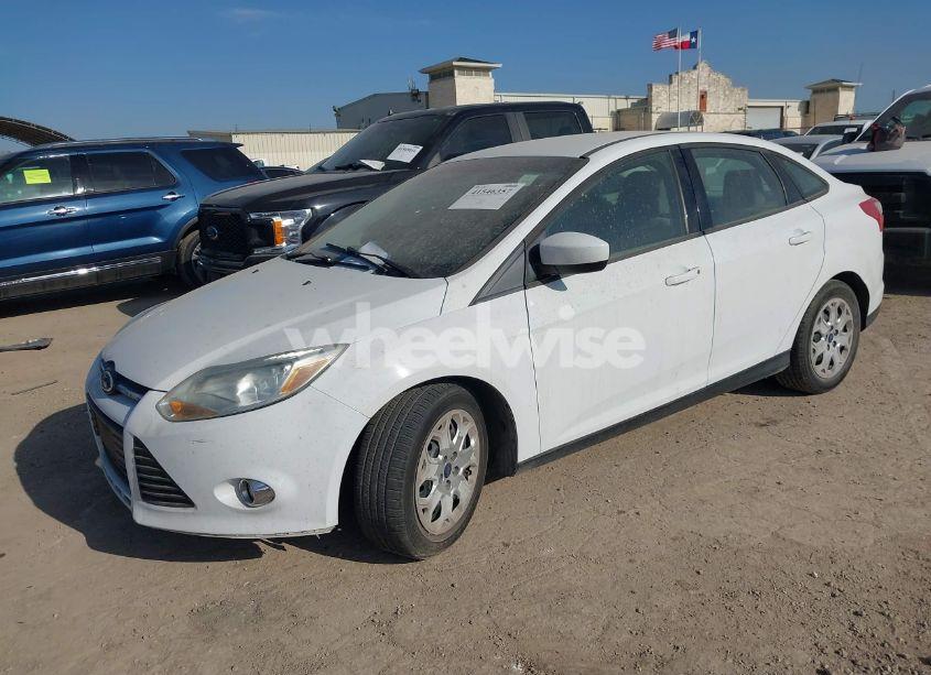 Photo 2 of 2012 Ford Focus SE (VIN 1FAHP3F21CL449964)
