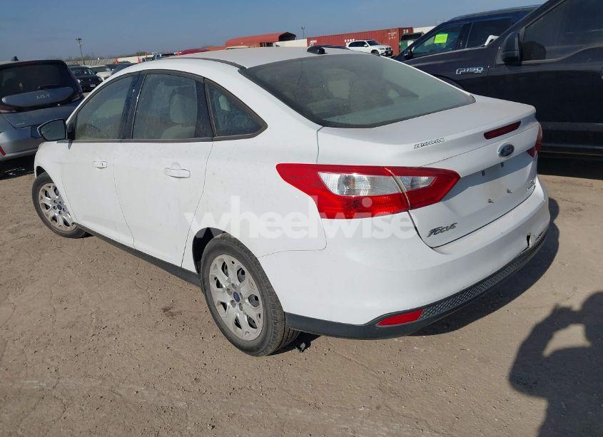 Photo 3 of 2012 Ford Focus SE (VIN 1FAHP3F21CL449964)