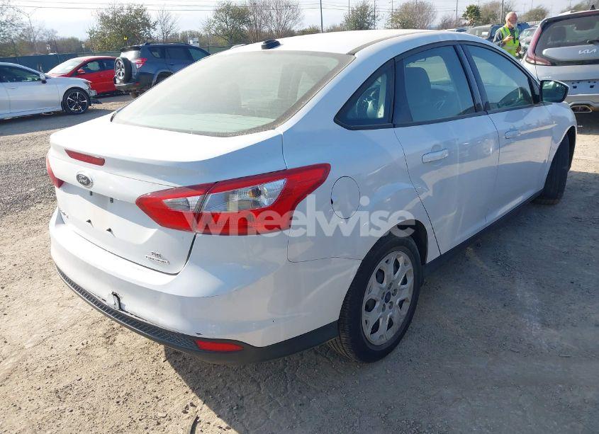 Photo 4 of 2012 Ford Focus SE (VIN 1FAHP3F21CL449964)