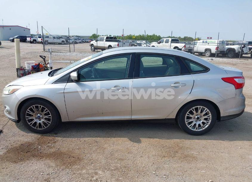 Photo 14 of 2012 Ford Focus SE (VIN 1FAHP3F22CL115653)