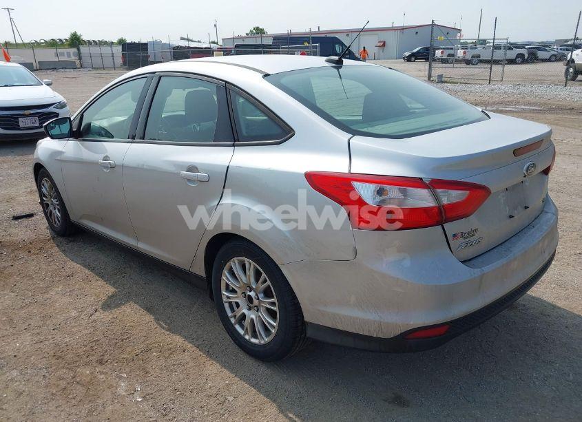 Photo 3 of 2012 Ford Focus SE (VIN 1FAHP3F22CL115653)
