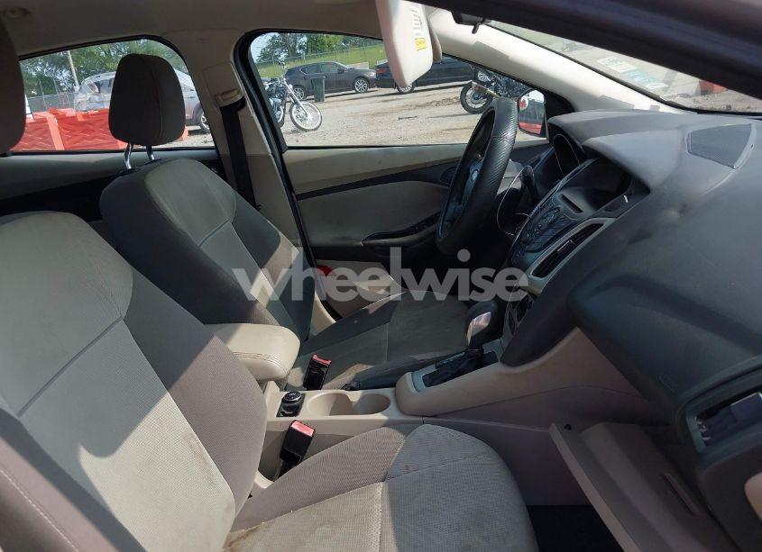 Photo 5 of 2012 Ford Focus SE (VIN 1FAHP3F22CL115653)