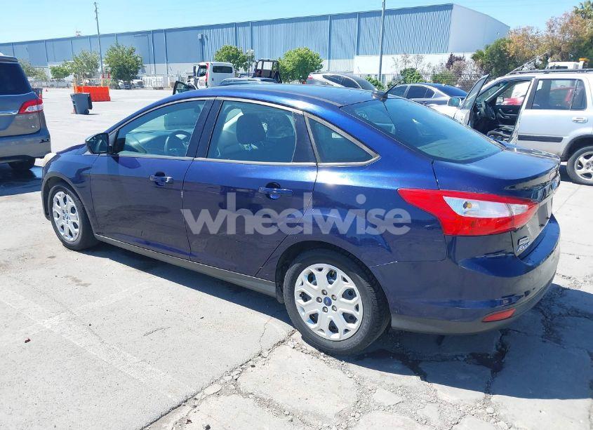 Photo 3 of 2012 Ford Focus SE (VIN 1FAHP3F22CL122800)