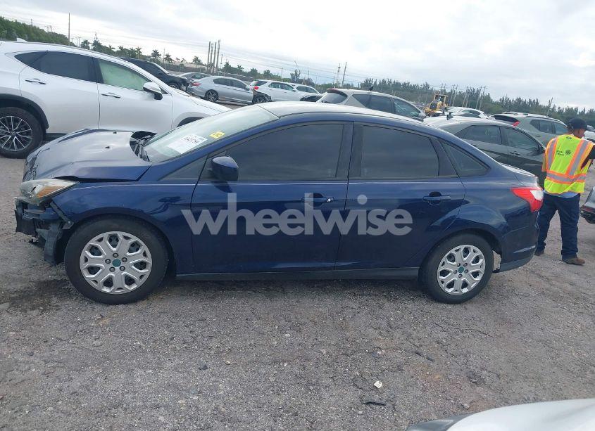 Photo 14 of 2012 Ford Focus SE (VIN 1FAHP3F22CL148376)
