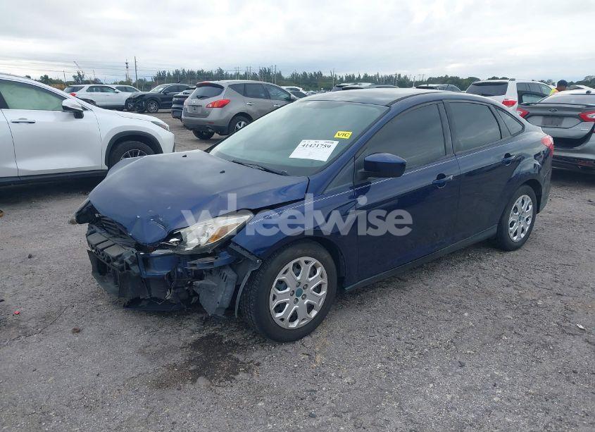 Photo 2 of 2012 Ford Focus SE (VIN 1FAHP3F22CL148376)