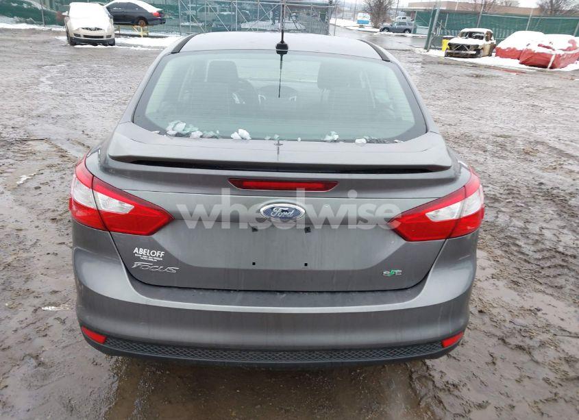 Photo 17 of 2012 Ford Focus SE (VIN 1FAHP3F22CL149866)