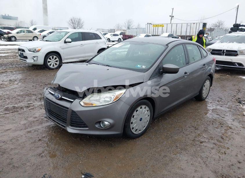 Photo 2 of 2012 Ford Focus SE (VIN 1FAHP3F22CL149866)
