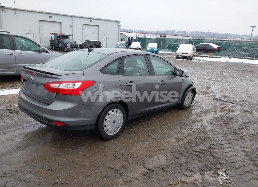 Photo 4 of 2012 Ford Focus SE (VIN 1FAHP3F22CL149866)