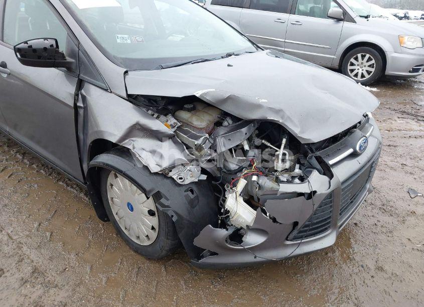 Photo 6 of 2012 Ford Focus SE (VIN 1FAHP3F22CL149866)