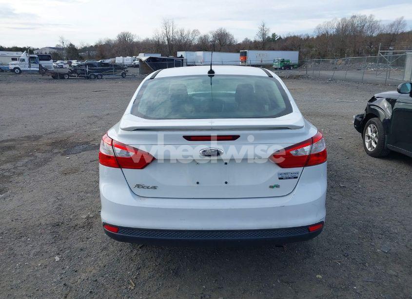 Photo 17 of 2012 Ford Focus SE (VIN 1FAHP3F22CL150449)