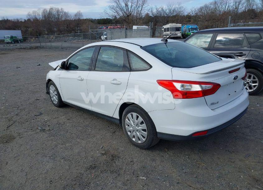 Photo 3 of 2012 Ford Focus SE (VIN 1FAHP3F22CL150449)
