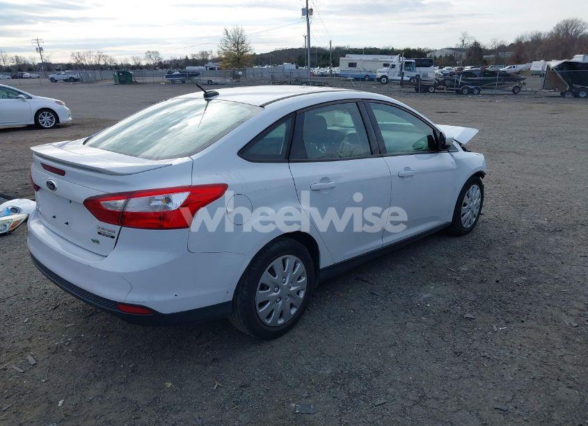 Photo 4 of 2012 Ford Focus SE (VIN 1FAHP3F22CL150449)