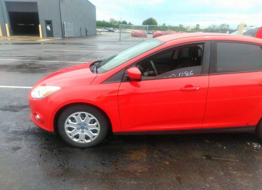 Photo 12 of 2012 Ford Focus SE (VIN 1FAHP3F22CL184018)