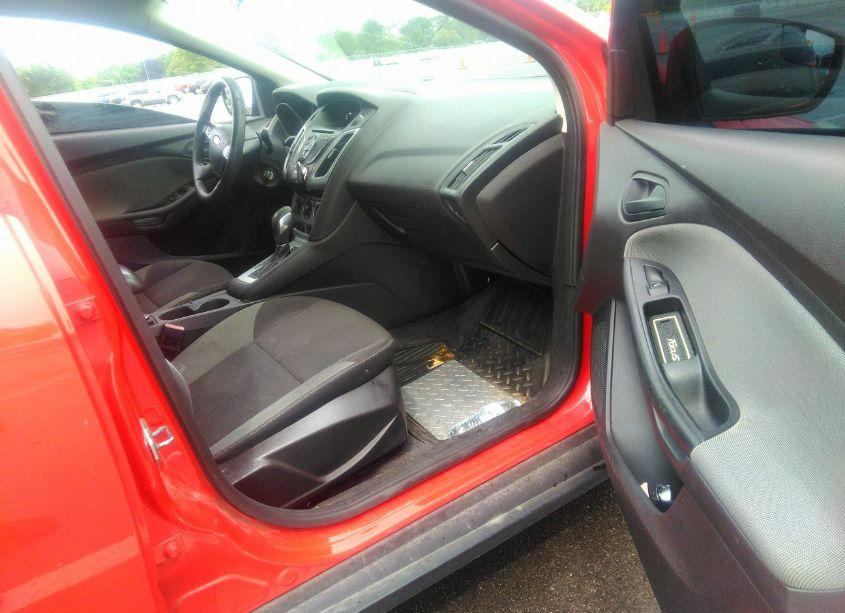 Photo 5 of 2012 Ford Focus SE (VIN 1FAHP3F22CL184018)