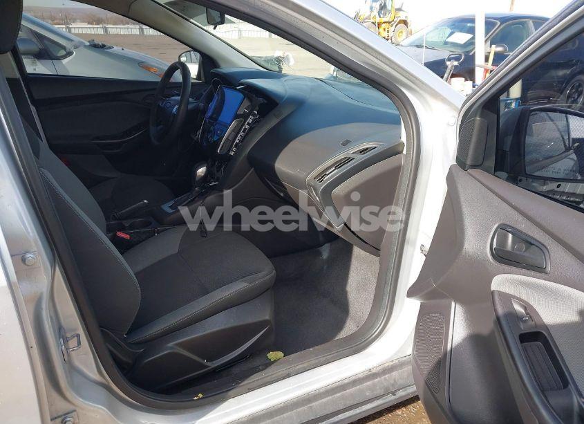 Photo 5 of 2012 Ford Focus SE (VIN 1FAHP3F22CL201870)