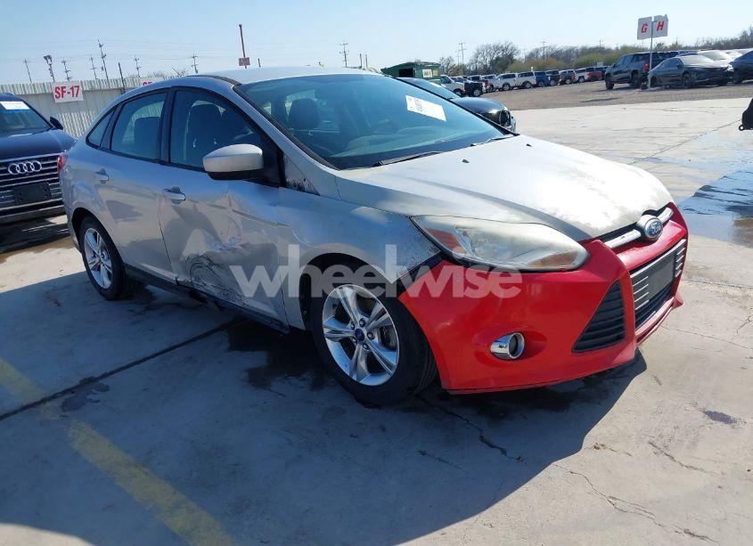 2012 Ford Focus SE (VIN 1FAHP3F22CL207300) main photo