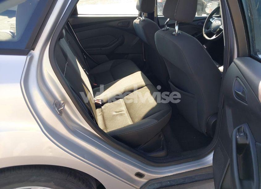 Photo 8 of 2012 Ford Focus SE (VIN 1FAHP3F22CL207300)