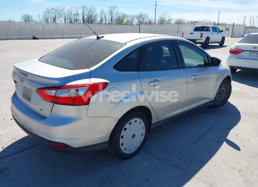 Photo 4 of 2012 Ford Focus SE (VIN 1FAHP3F22CL243553)