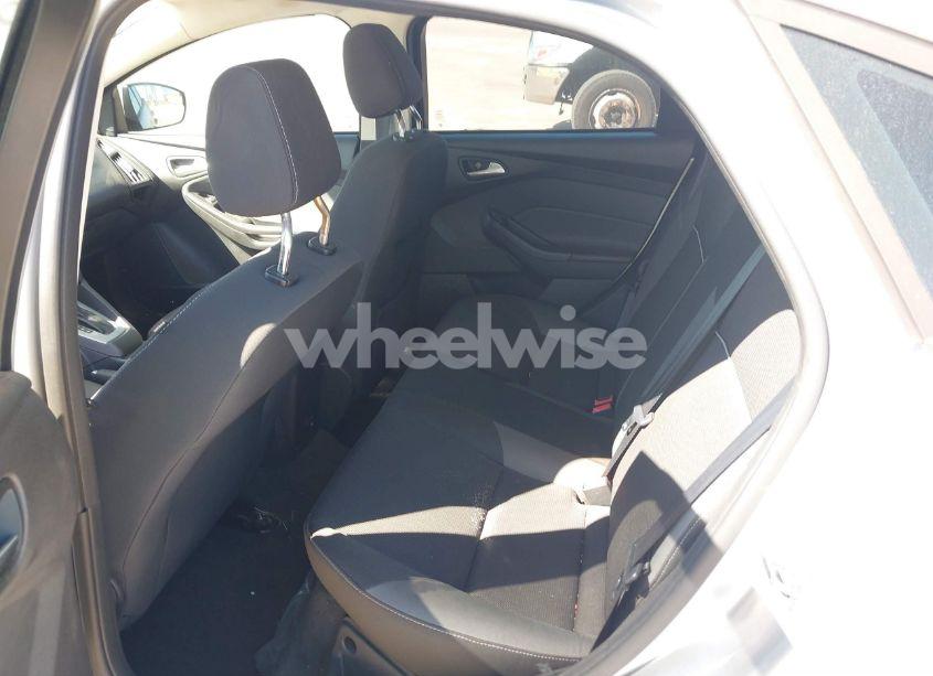 Photo 8 of 2012 Ford Focus SE (VIN 1FAHP3F22CL243553)