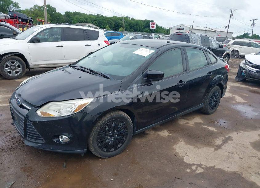 Photo 2 of 2012 Ford Focus SE (VIN 1FAHP3F22CL249739)