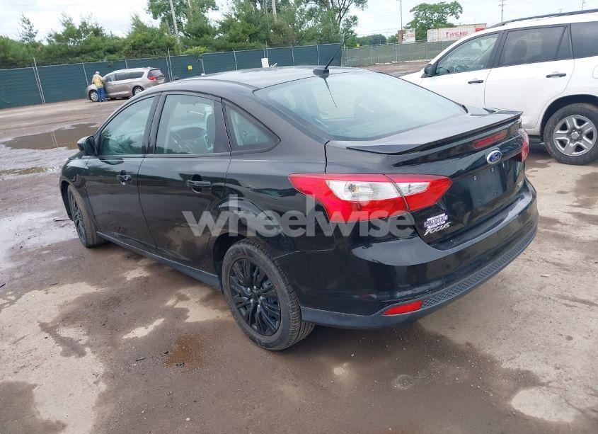 Photo 3 of 2012 Ford Focus SE (VIN 1FAHP3F22CL249739)