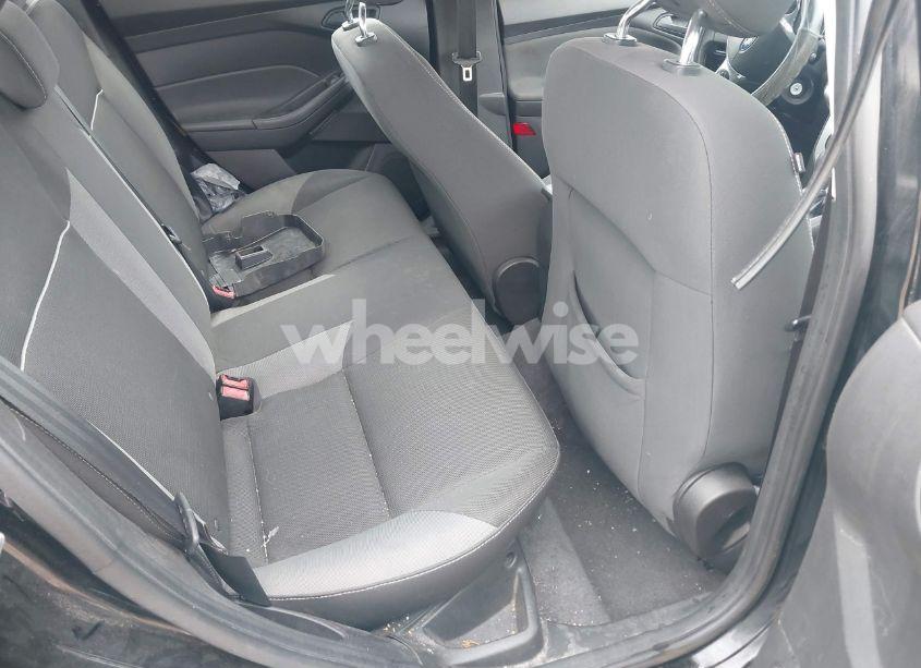 Photo 8 of 2012 Ford Focus SE (VIN 1FAHP3F22CL249739)