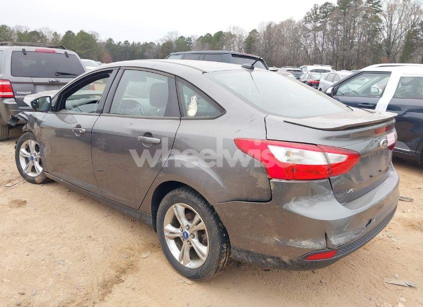Photo 3 of 2012 Ford Focus SE (VIN 1FAHP3F22CL261437)