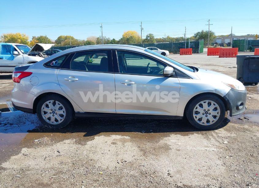 Photo 13 of 2012 Ford Focus SE (VIN 1FAHP3F22CL273216)