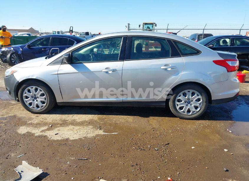 Photo 14 of 2012 Ford Focus SE (VIN 1FAHP3F22CL273216)