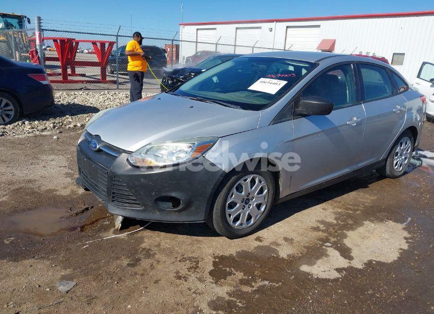 Photo 2 of 2012 Ford Focus SE (VIN 1FAHP3F22CL273216)