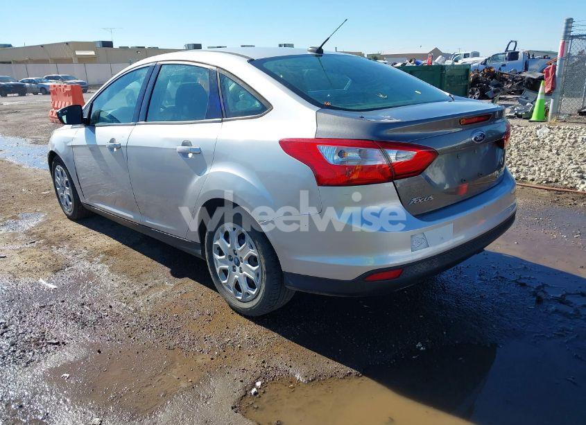 Photo 3 of 2012 Ford Focus SE (VIN 1FAHP3F22CL273216)