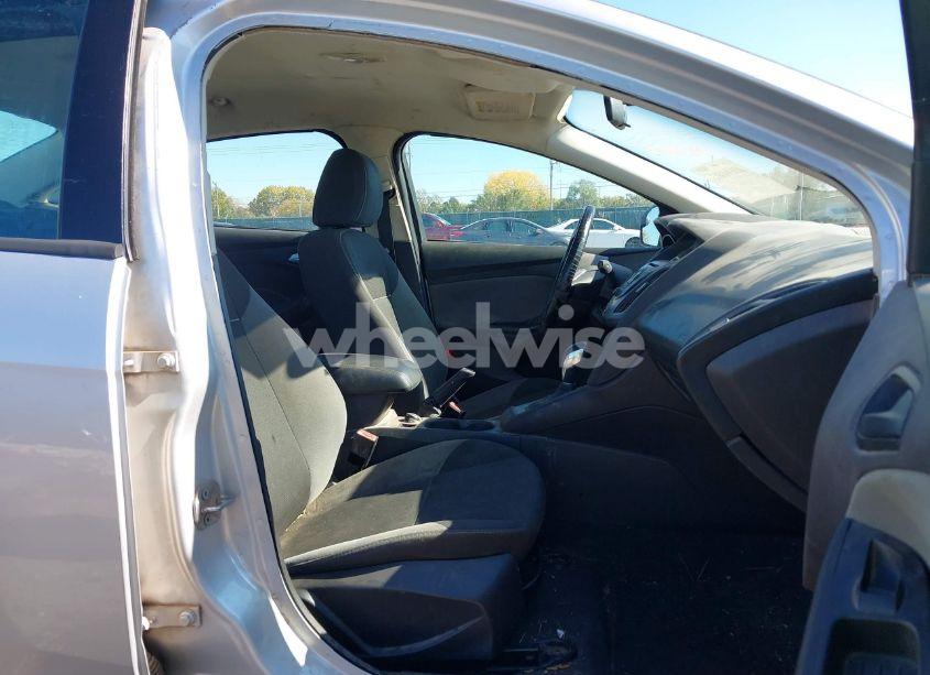 Photo 5 of 2012 Ford Focus SE (VIN 1FAHP3F22CL273216)
