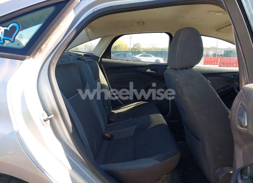 Photo 8 of 2012 Ford Focus SE (VIN 1FAHP3F22CL273216)